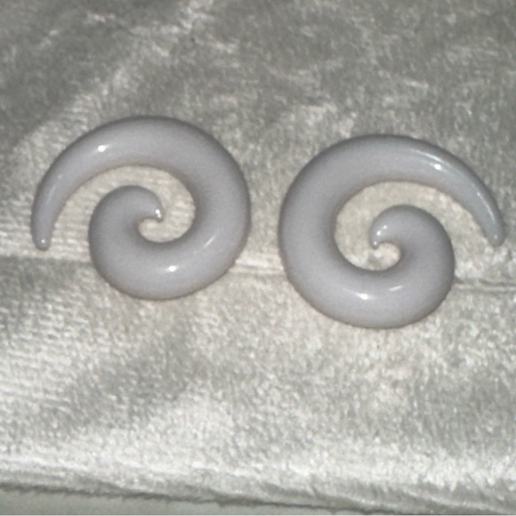 New 9 mm Ear Stretchers piercings Earrings lobes never worn - Picture 3 of 4